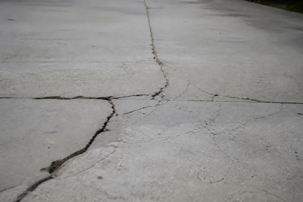 Dalle beton fissure manquant joints dilatation